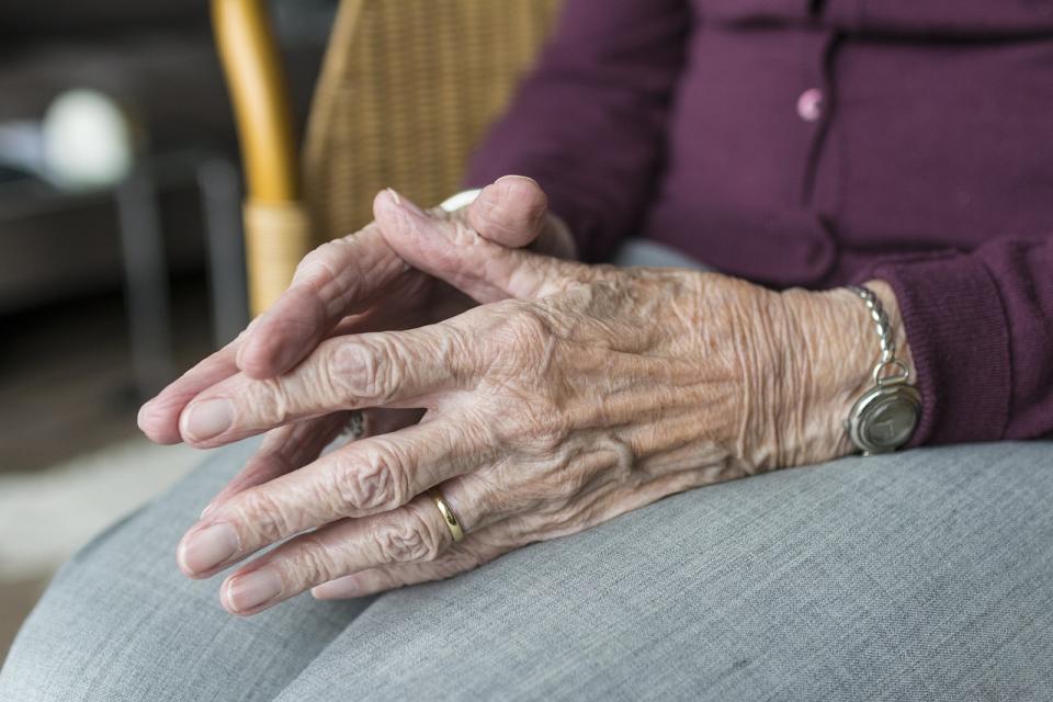 manos abuela